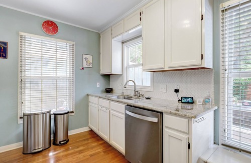 Terrell Heights Maison | Rainbow Casas - Vibrant Primary Casa and Casita with Pool