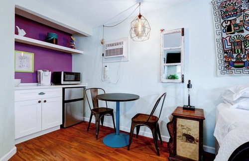 Terrell Heights Maison | Rainbow Casita