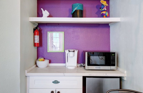 Terrell Heights Maison | Rainbow Casita