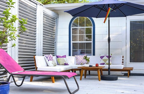 Terrell Heights Maison | Rainbow Casita