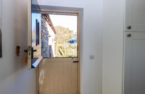 Soulby Maison | Rainbow Cottage
