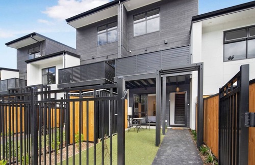 Lower Hutt Maison | Rainey Lane Delight: 2BR Escape
