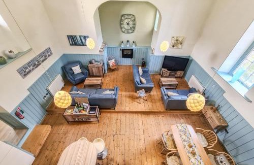 Cinderford Maison | Rainforest Chapel