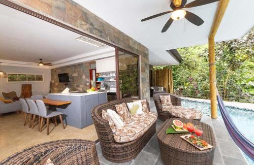 Quepos Maison | Rainforest Gem 2BR Aracari Villa with Private Pool AC Wi-Fi