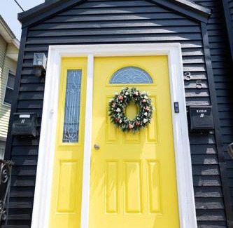Bayonne Maison | Rainforest Retreat 20m to NYC Parking Sleeps 25