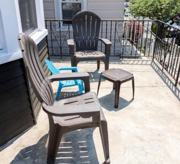 Bayonne Maison | Rainforest Retreat 20m to NYC Parking Sleeps 25