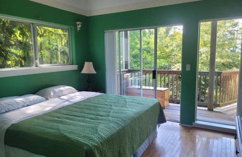 Powell River Maison | rainforest suite with a king size bed
