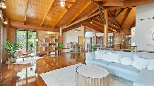 Smithfield Maison | Rainforest Treehouse Sanctuary - with ocean views