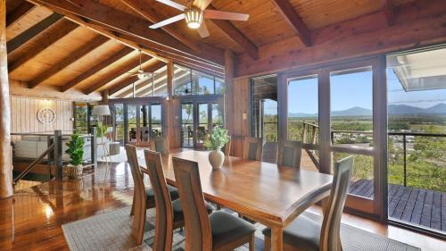 Smithfield Maison | Rainforest Treehouse Sanctuary - with ocean views