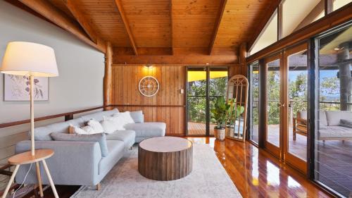 Smithfield Maison | Rainforest Treehouse Sanctuary - with ocean views