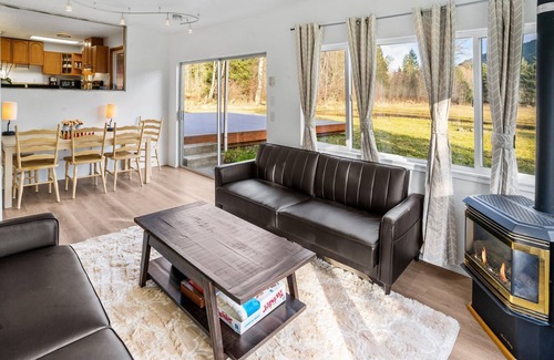Mineral Maison | Rainier Estates' 5 Acre, 3100sqft, HotTub, Events