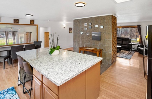 Mineral Maison | Rainier Estates' 5 Acre, 3100sqft, HotTub, Events