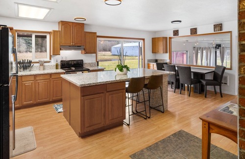 Mineral Maison | Rainier Estates' 5 Acre, 3100sqft, HotTub, Events