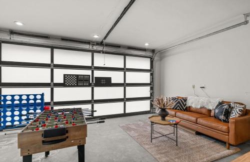 Paradise Estates Maison | Rainier XL Chalet EV-Hot Tub-Game Room-Guest Suite