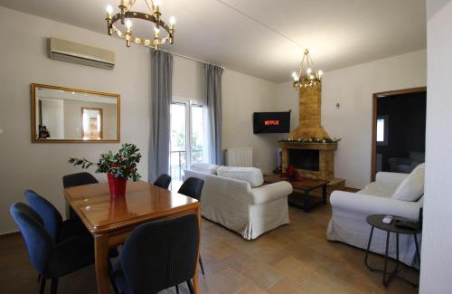 Polidrosos Maison | Raise Polydrosos Family Lodge