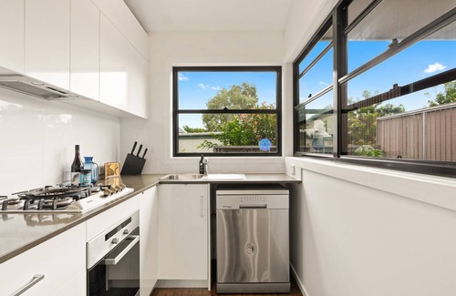 Ocean Shores Maison | RAJAH 1 - Lovely Townhouse close to beach & shops