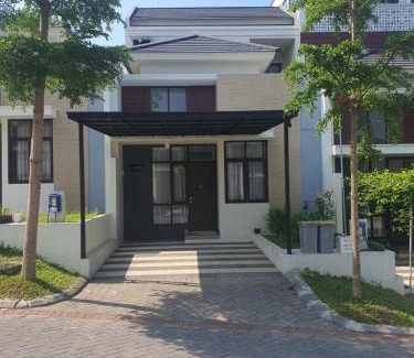 Malang Maison | RAM Homestay Sharia, 5 Adults 1 Child, Ideal Stay Between Bromo & South Malang Beaches