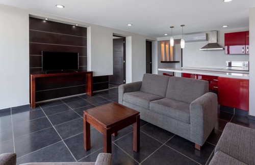 Hornos Hôtel | Ramada by Wyndham Acapulco Hotel & Suites