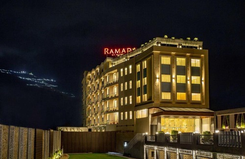 Katra Hôtel | Ramada by Wyndham Katra Station Road