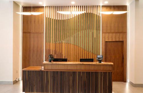 District Saint - Raymond - Vanier Hôtel | Ramada Plaza by Wyndham Gatineau/Manoir du Casino