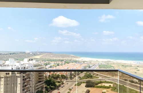 Netanya Appartement | Poleg, Netanya Beachfront au 14 étage avec vue. propre et spacieux