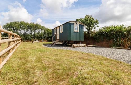 Bude Cabine | Ramblers Rest 2 miles from beach,rural setting Bude Cornwall