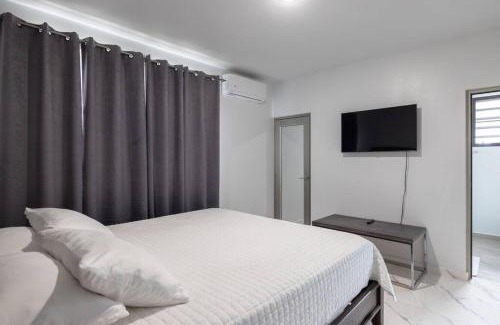 Maleza Baja Appartement | Ramey Cir D, near airport, beaches W/KING Bed.