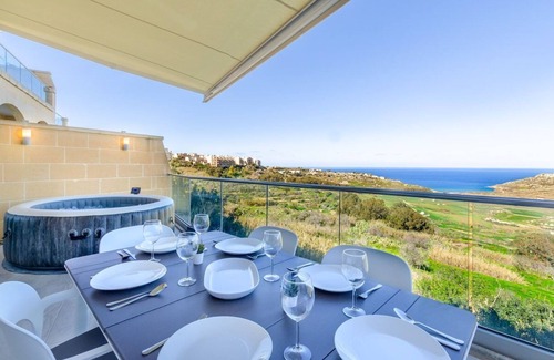 Ggantija Appartement | Ramla views retreat: Hot Tub, pool, 2 min to beach