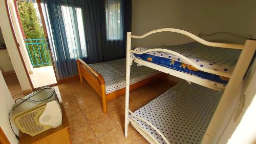 Radhime Maison | Ramo's Cozy Beachside Haven with Panoramic Views - 3rd