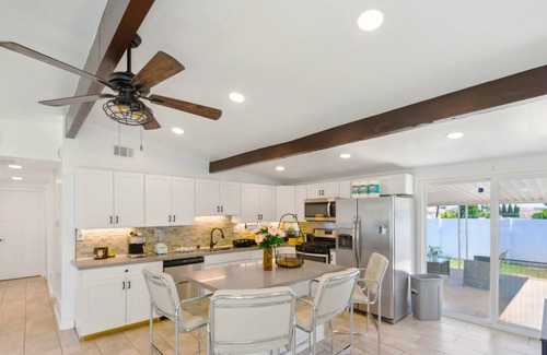 La Presa Maison | Ranch 3-Bedroom House w Gated Yard, Garage, Crib