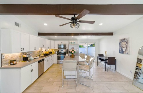 La Presa Maison | Ranch 3-Bedroom House w Gated Yard, Garage, Crib