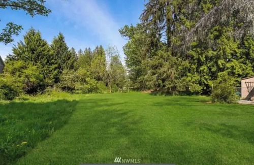 Bonney Lake Maison | RANCH BEAUT-Modern Farmhouse charm in Bonney Lake