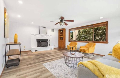 Bonney Lake Maison | RANCH BEAUT-Modern Farmhouse charm in Bonney Lake
