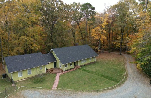 Chapel Hill Maison | Ranch Home Retreat on 4 Acre Land near UNC/Duke