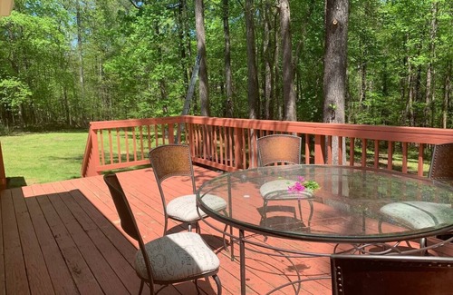 Chapel Hill Maison | Ranch Home Retreat on 4 Acre Land near UNC/Duke