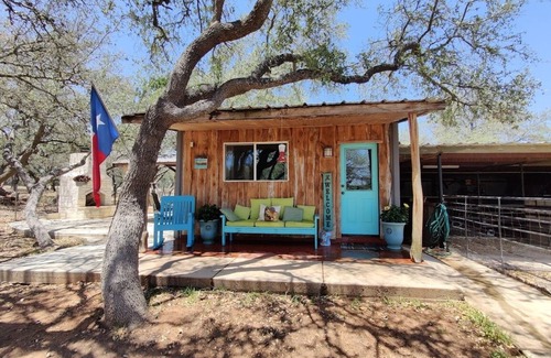 Johnson City Maison | Ranch House + Cabin w/ Fire Pit + Hot Tub