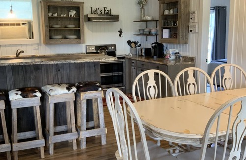 Centerville Cabine | Ranch Lodge - A Texas Ranch Getaway