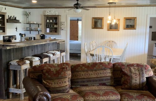 Centerville Cabine | Ranch Lodge - A Texas Ranch Getaway