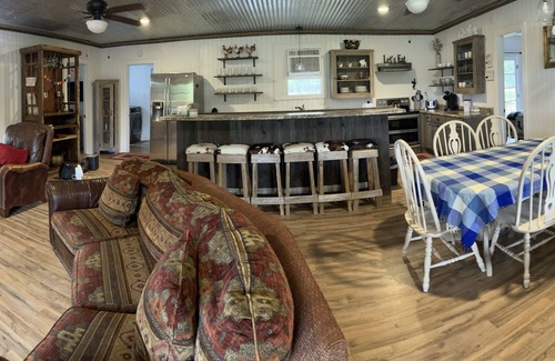 Centerville Cabine | Ranch Lodge - A Texas Ranch Getaway