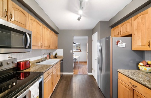 Applewood Villages Maison | Ranch Style Home in West Denver. Quiet Neighborhood. Red Rocks, Golden, Denver.