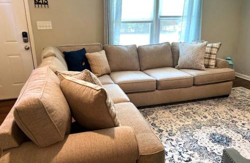 Addison Heights Maison | Ranch Style Home & Plenty Of BKYD Space Near KSU