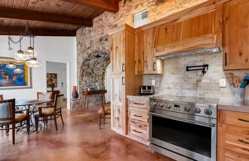 Tucson Maison | Ranch Style Living in Catalina Foothills with private hot tub