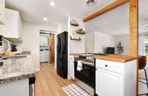 Reynoldsburg Appartement | Ranch with Garage & Fenced Yard on Quiet Street