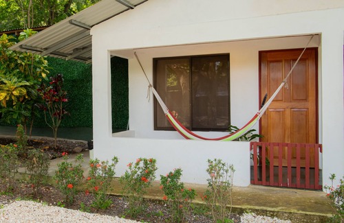 Quebrada Grande Maison | Rancho Costafalo Ecotourism Farm featuring two Charming Guesthouses!