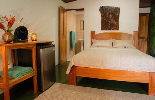 Quebrada Grande Maison | Rancho Costafalo Ecotourism Farm featuring two Charming Guesthouses!