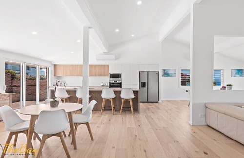 Salamander Bay Maison | Randall Drive No 64 - Magnificent Views - Pool - Air con - WiFi - The list goes on!