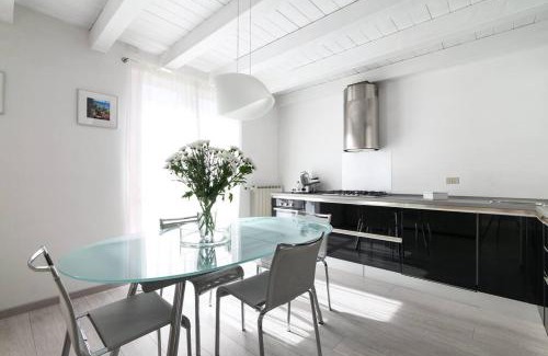 Ranzanico Appartement | Ranzanico Trilocale Vista Lago 6 posti letto Fast Wi-Fi checkin24h