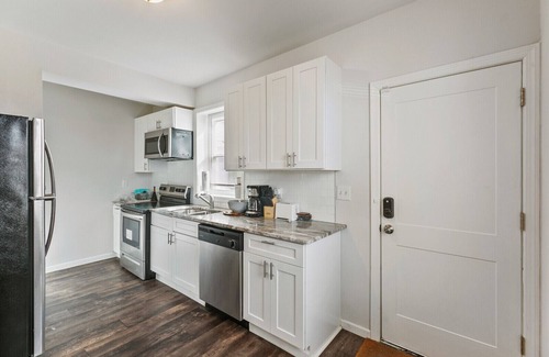 Camden Appartement | RARE 2 Bed Gem w/ PRIVATE PATIO Near Downtown Philly!