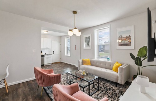 Camden Appartement | RARE 2 Bed Gem w/ PRIVATE PATIO Near Downtown Philly!