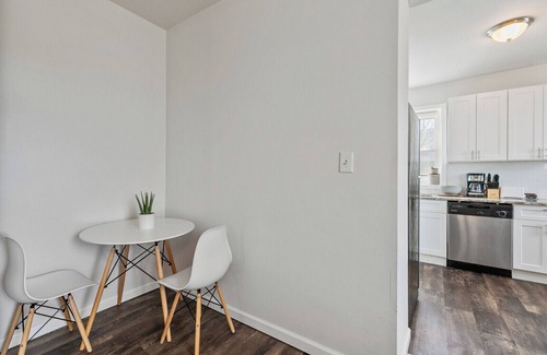 Camden Appartement | RARE 2 Bed Gem w/ PRIVATE PATIO Near Downtown Philly!